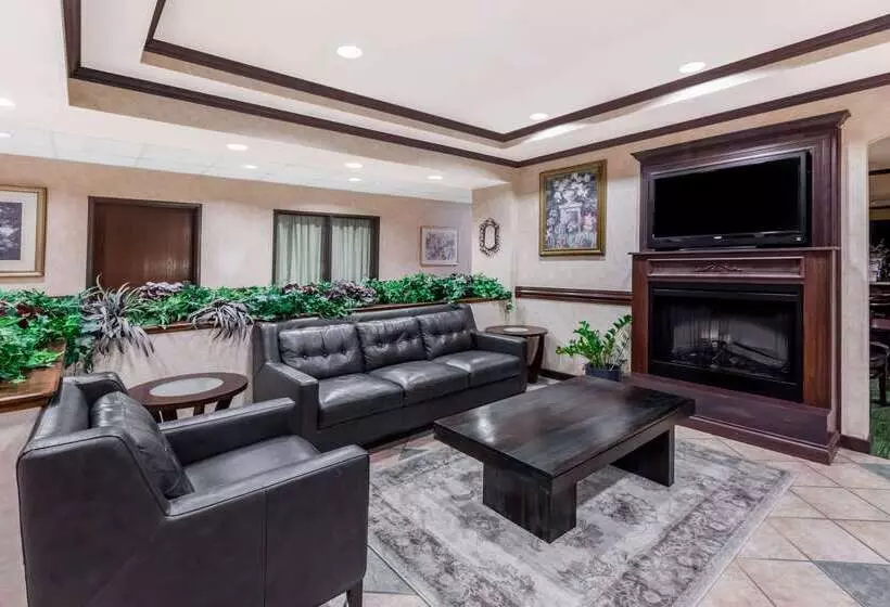 호텔 Baymont By Wyndham Grand Rapids N/walker