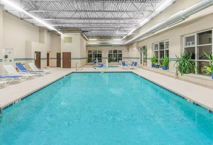 호텔 Baymont By Wyndham Grand Rapids N/walker