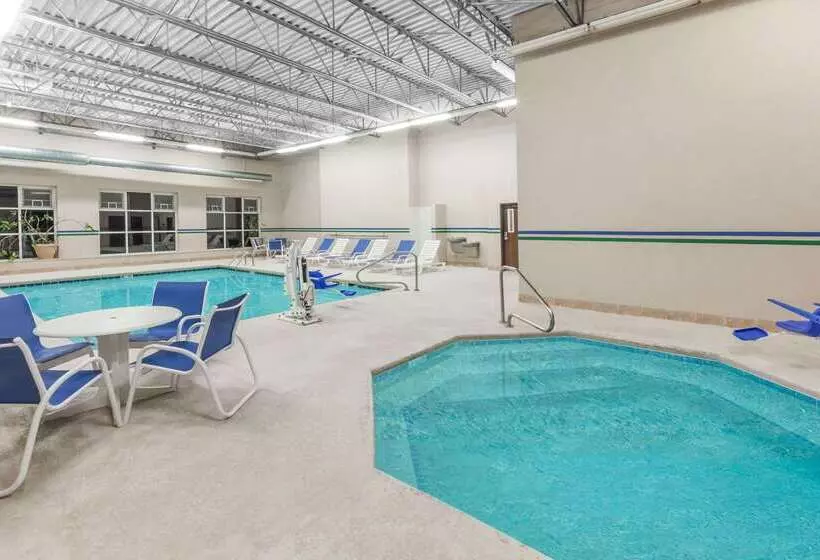 호텔 Baymont By Wyndham Grand Rapids N/walker