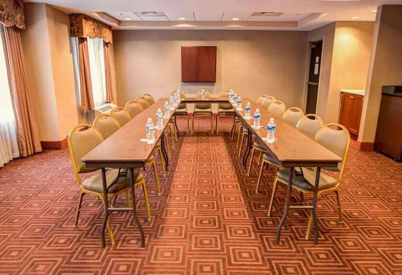 호텔 Comfort Suites Concord Mills