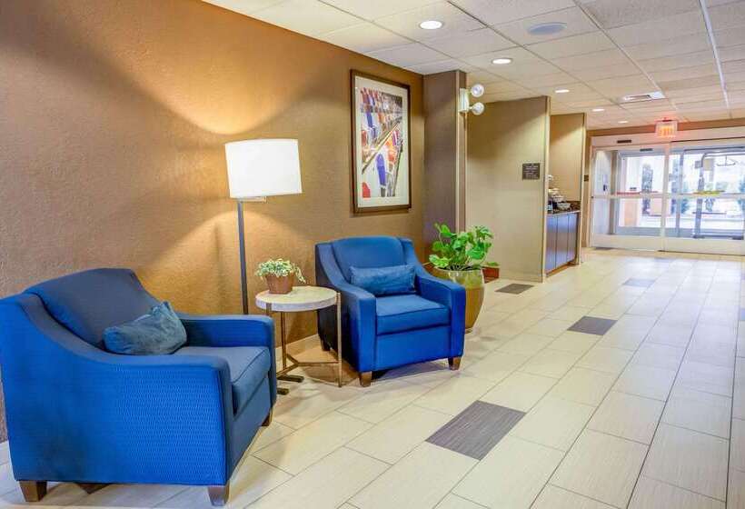 호텔 Comfort Suites Concord Mills