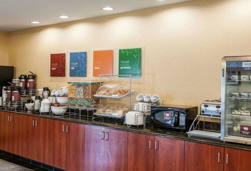 ホテル Comfort Suites Near Indianapolis Airport