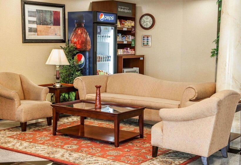 ホテル Comfort Suites Near Indianapolis Airport