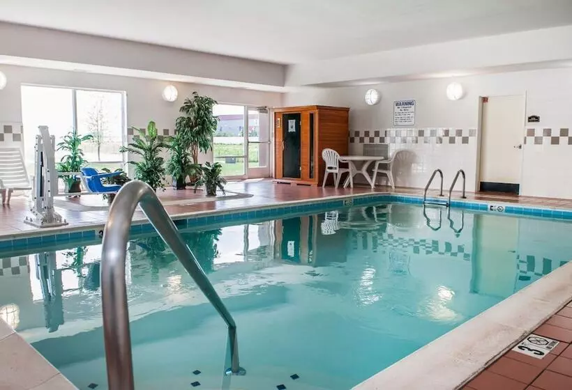 酒店 Comfort Suites Near Indianapolis Airport