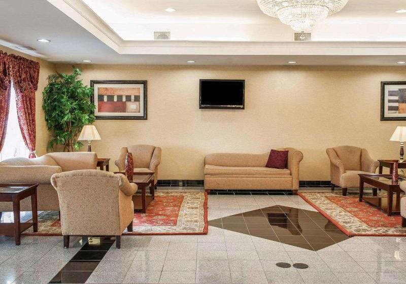 ホテル Comfort Suites Near Indianapolis Airport