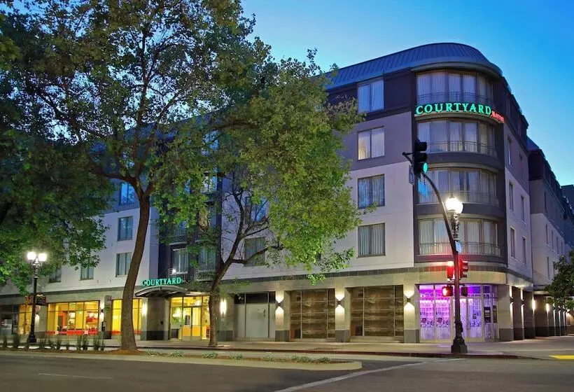 호텔 Courtyard Oakland Downtown