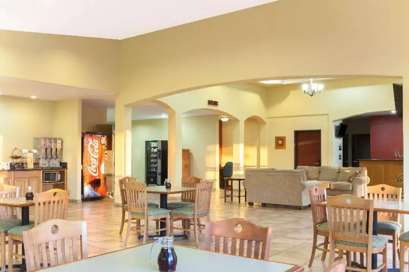 هتل Days Inn By Wyndham San Antonio At Palo Alto