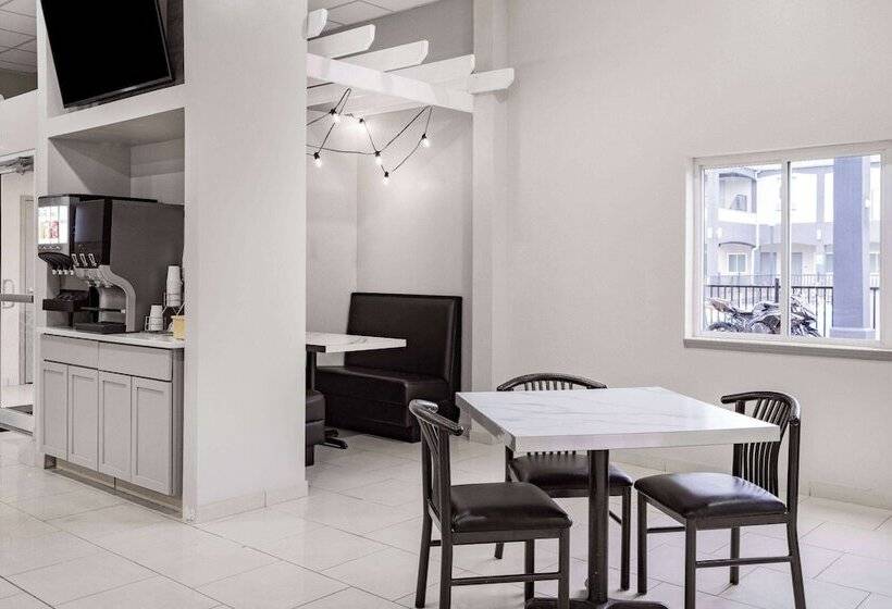 فندق Days Inn & Suites By Wyndham Niagara Falls/buffalo