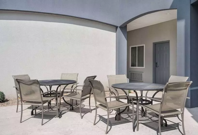 Hôtel Days Inn & Suites By Wyndham Niagara Falls/buffalo