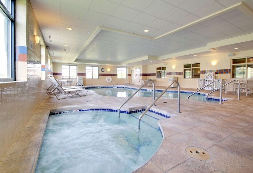 בית מלון כפרי Hampton Inn & Suites Grafton