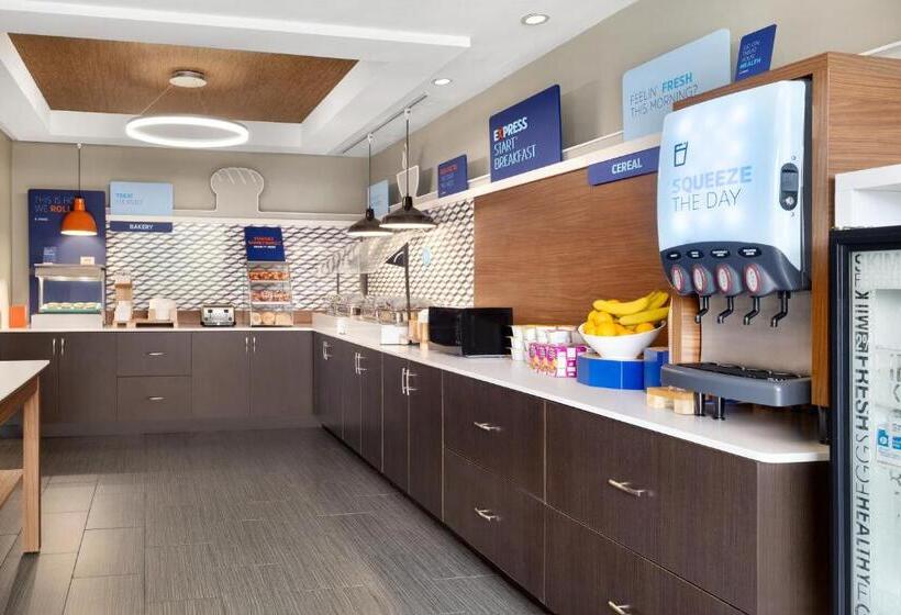 فندق Holiday Inn Express & Suites Greenville Downtown, An Ihg