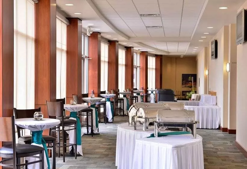 Hotelli Holiday Inn Madison At The American Center, An Ihg