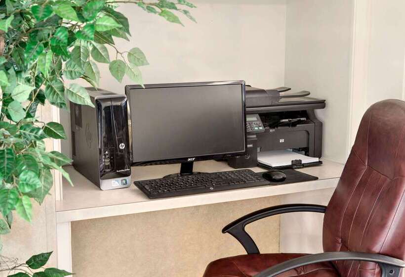 בית מלון כפרי Ramada By Wyndham Moses Lake