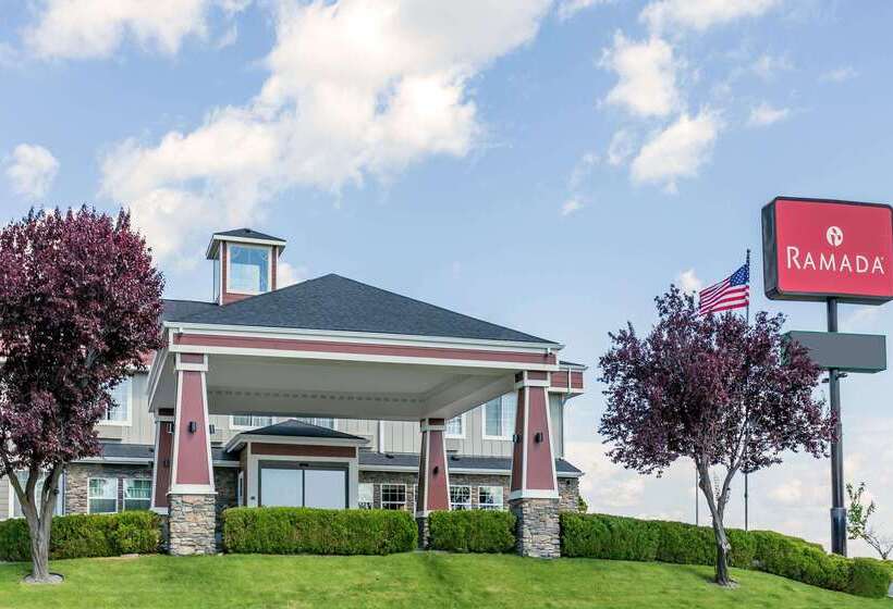 בית מלון כפרי Ramada By Wyndham Moses Lake