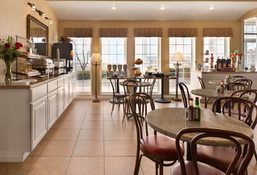 בית מלון כפרי Ramada By Wyndham Moses Lake