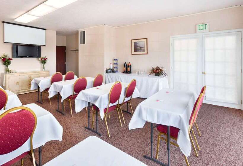 בית מלון כפרי Ramada By Wyndham Moses Lake