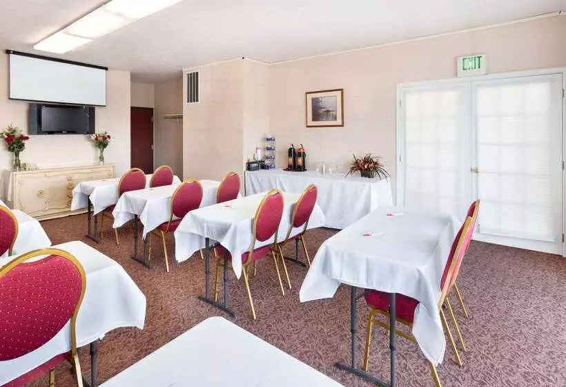 호텔 Ramada By Wyndham Moses Lake