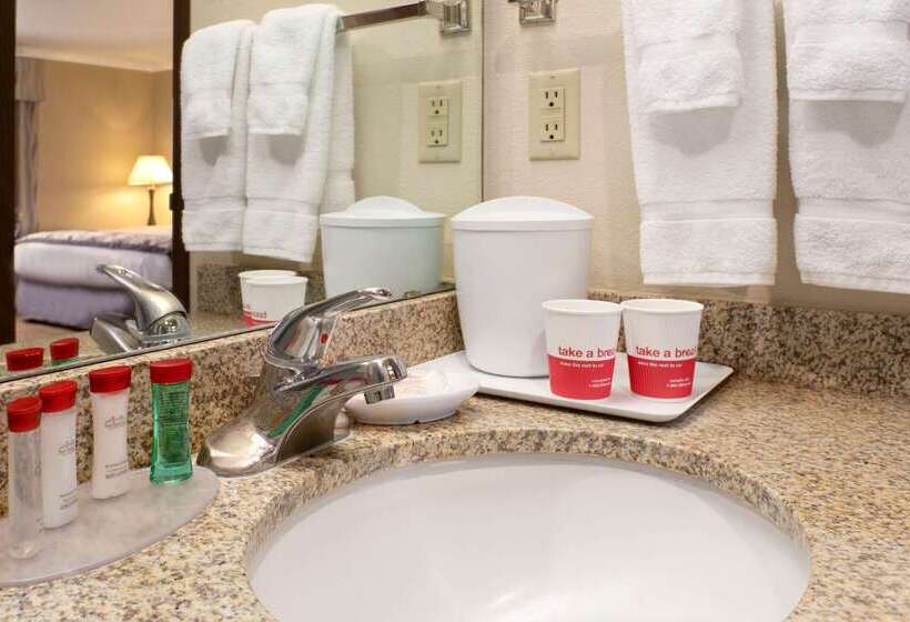 בית מלון כפרי Ramada By Wyndham Moses Lake