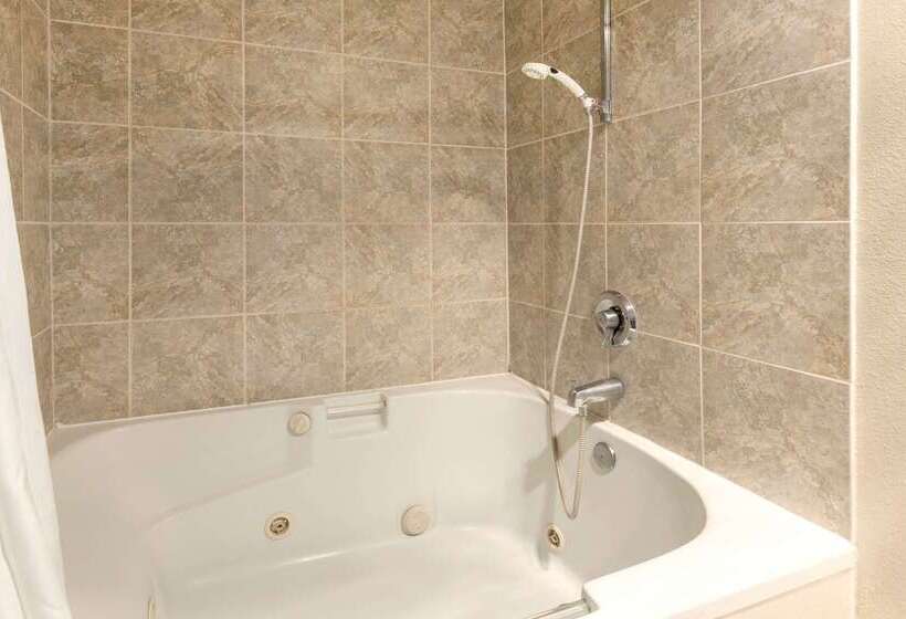 בית מלון כפרי Ramada By Wyndham Moses Lake