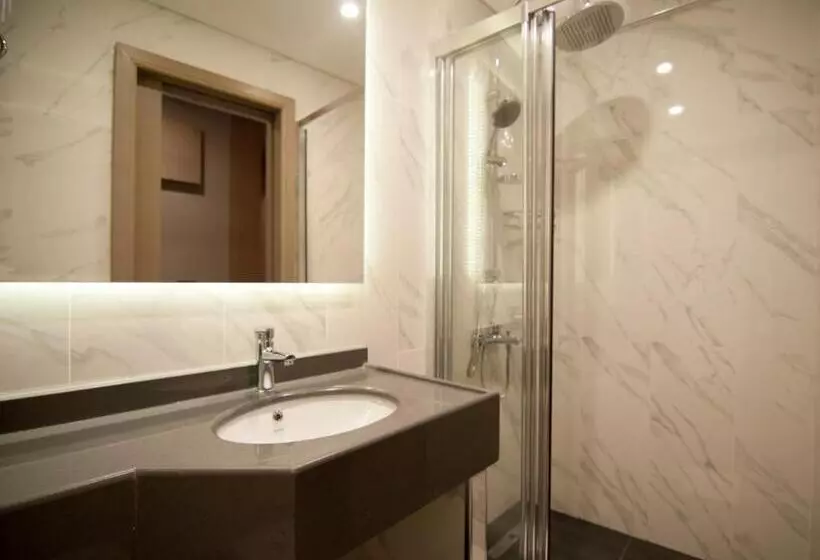 Seraglio Hotel & Suites