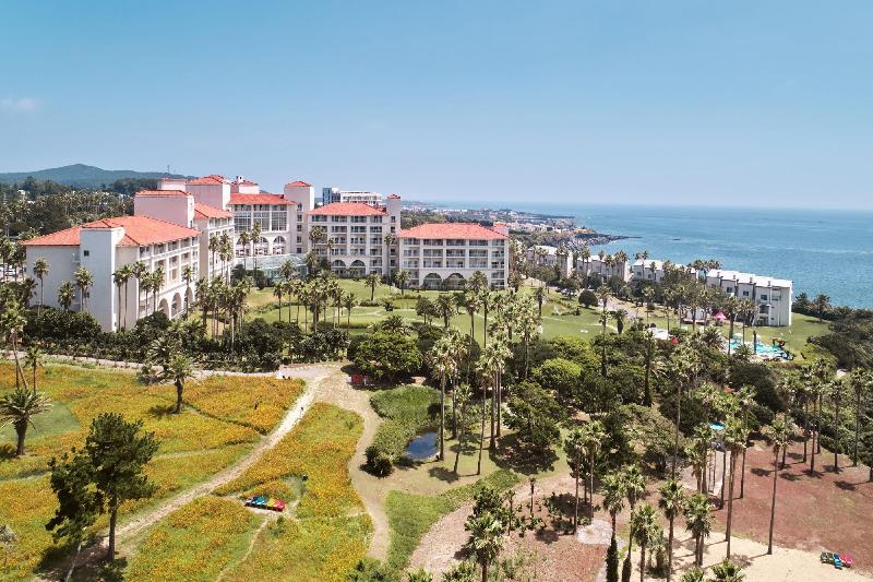 בית מלון כפרי Shineville Luxury Resort