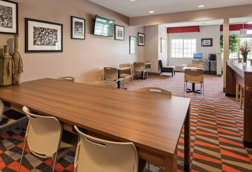 Отель Sonesta Essential Morgantown