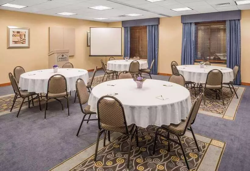 호텔 Wingate By Wyndham Spokane Airport