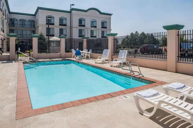 호텔 Wingate By Wyndham Spokane Airport