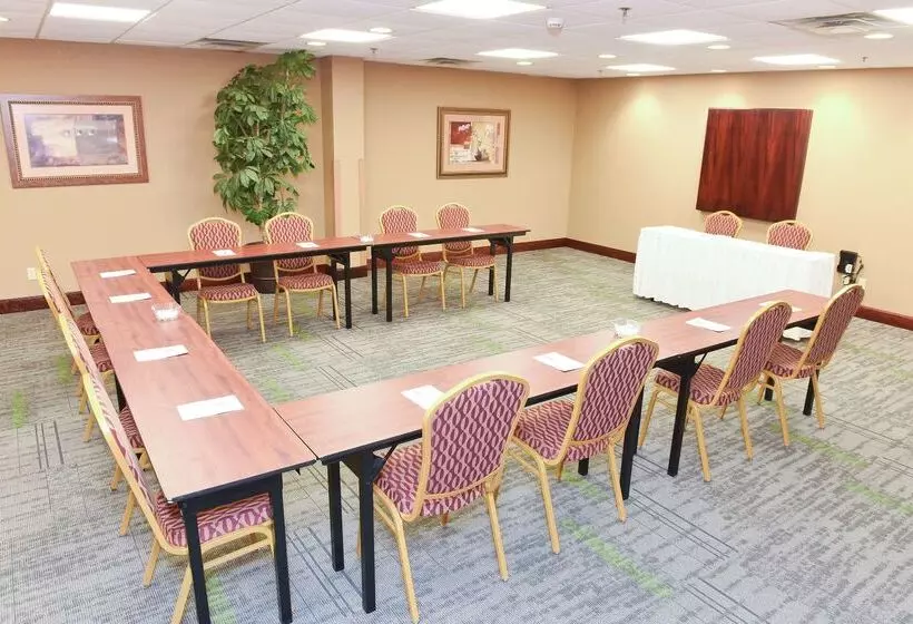 호텔 Hampton Inn & Suites Madisonville