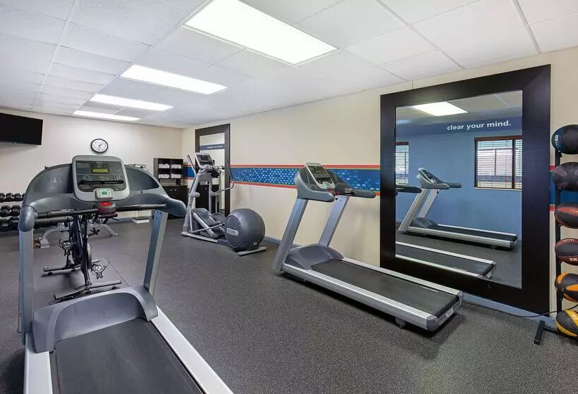 호텔 Hampton Inn & Suites Madisonville