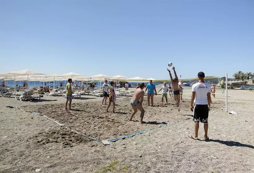 Отель Larissa Park