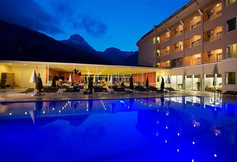 فندق Larissa Park