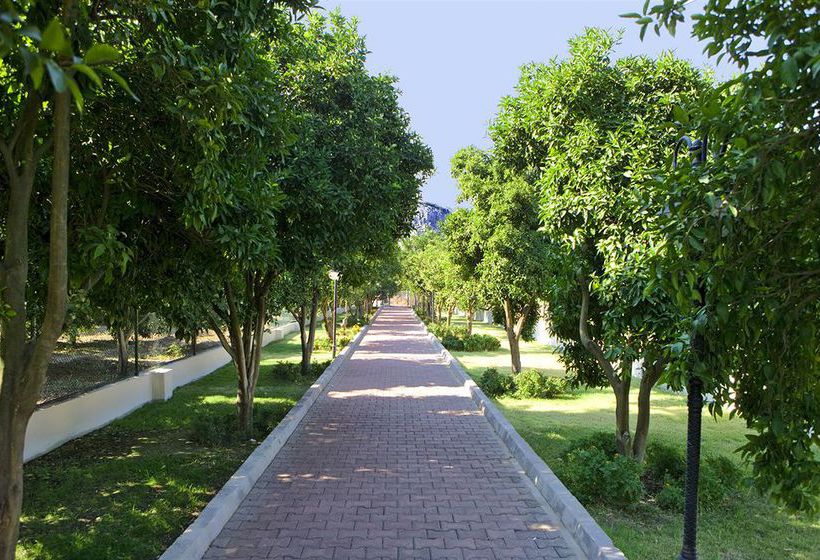 فندق Larissa Park