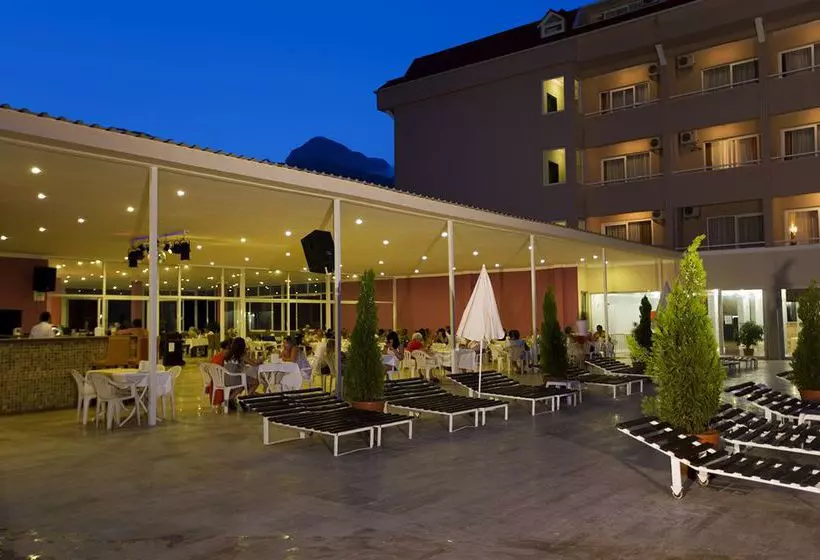 Отель Larissa Park