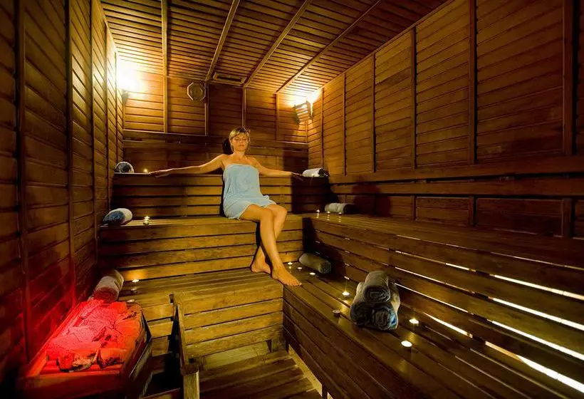 Отель Larissa Park