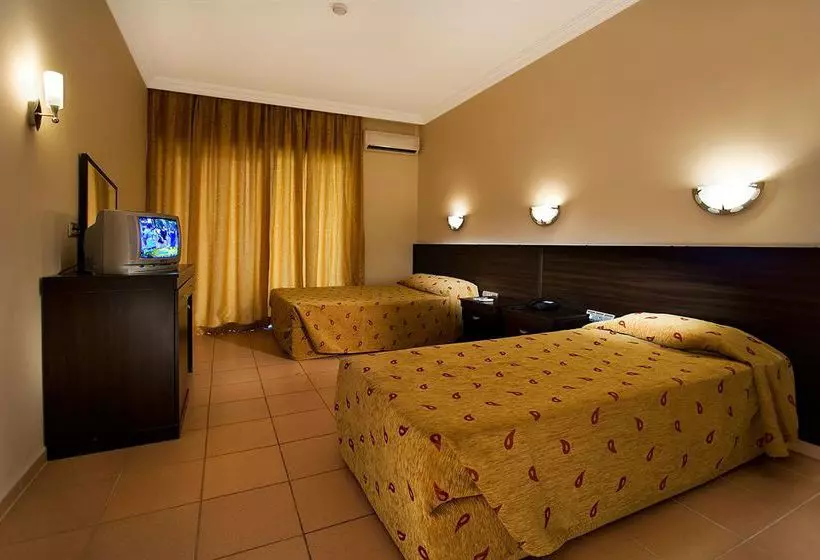 Отель Larissa Park