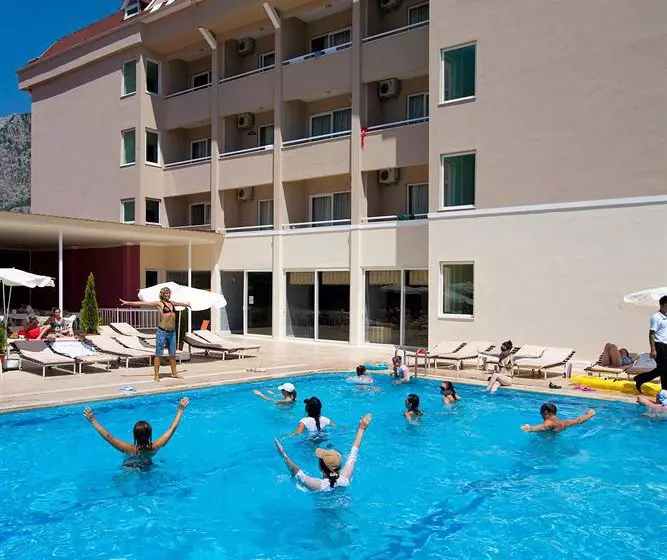 Отель Larissa Park