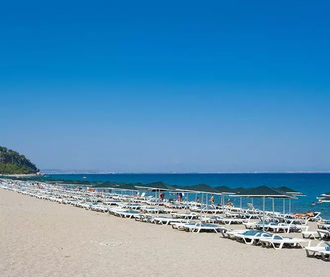 Отель Larissa Park