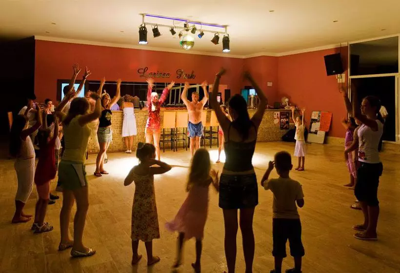 Отель Larissa Park