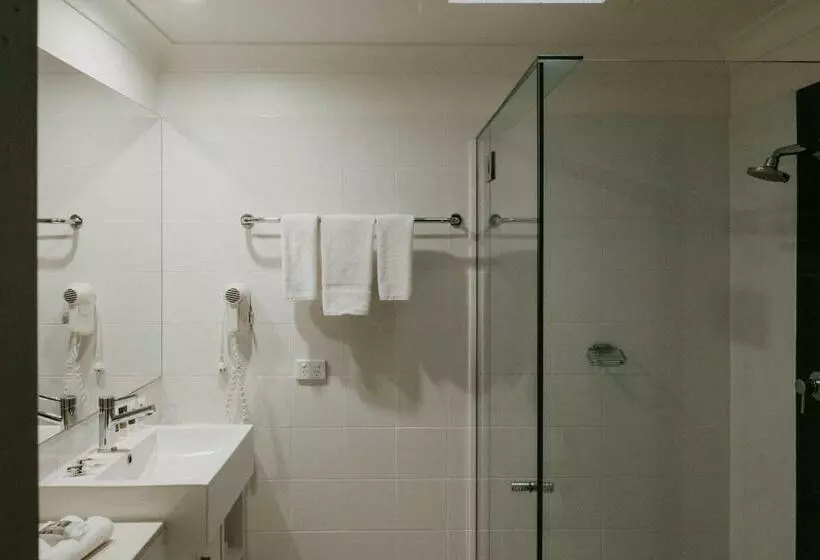 Отель Mercure Clear Mountain Lodge