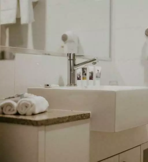 Отель Mercure Clear Mountain Lodge