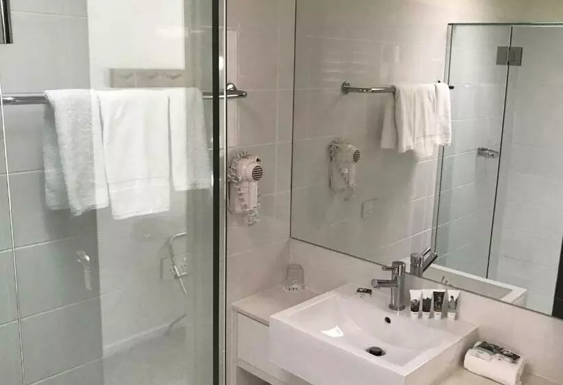 Отель Mercure Clear Mountain Lodge