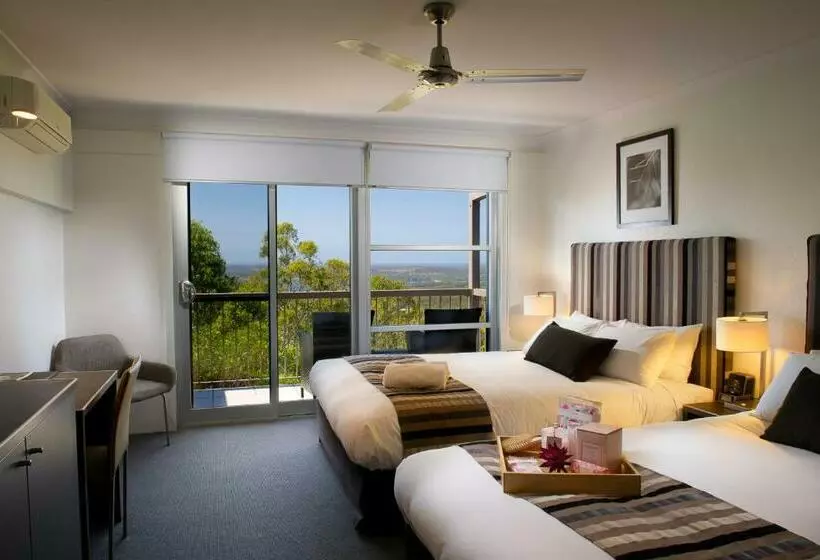 Отель Mercure Clear Mountain Lodge