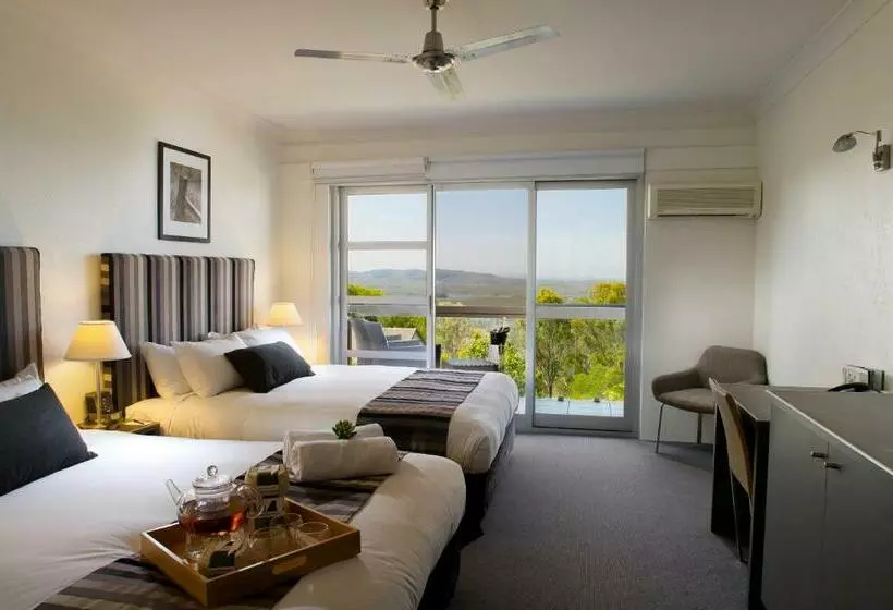 Отель Mercure Clear Mountain Lodge