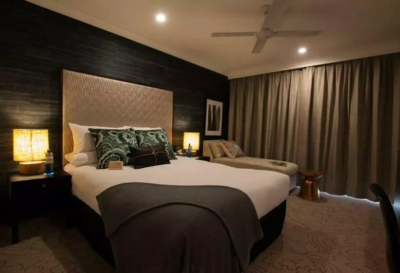 Отель Mercure Clear Mountain Lodge