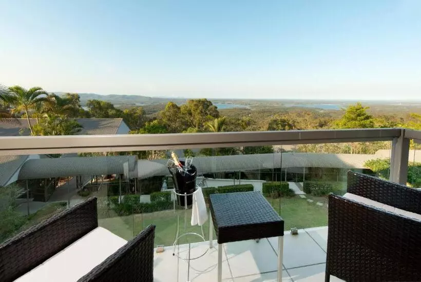 Отель Mercure Clear Mountain Lodge