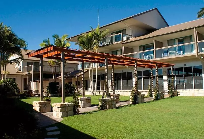 Отель Mercure Clear Mountain Lodge