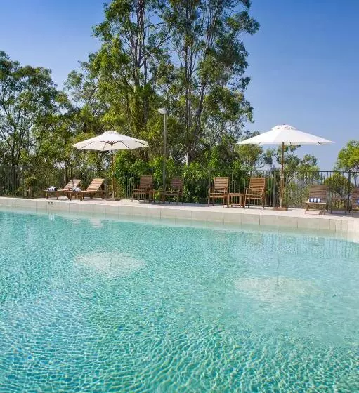 Отель Mercure Clear Mountain Lodge