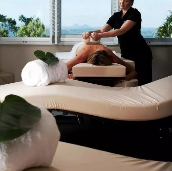 Отель Mercure Clear Mountain Lodge