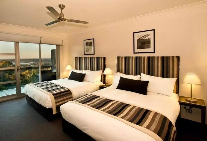 Отель Mercure Clear Mountain Lodge